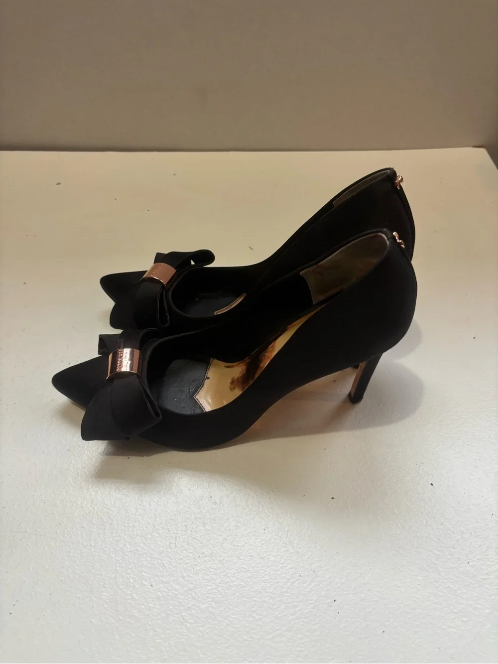 Ted Baker London Black Satin Bow Pumps Heels Rose Gold Pointed Toe 39.5